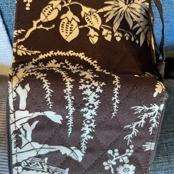 VERA BRADLEY IMPERIAL TOILE RETIRED PATTERN QUILTED ZIP WALLET  4” x 4 1/2” - Picture 6 of 6